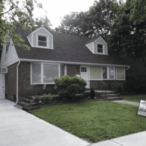 Venta de casa en 153 Betty Rd, East Meadow, NY 11554
